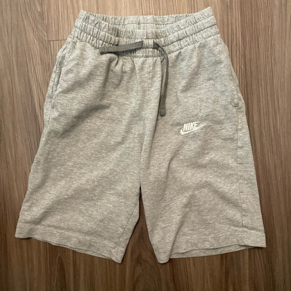 Nike Boys Gray Athletic Shorts with Elastic Waistband size M - Picture 1 of 5